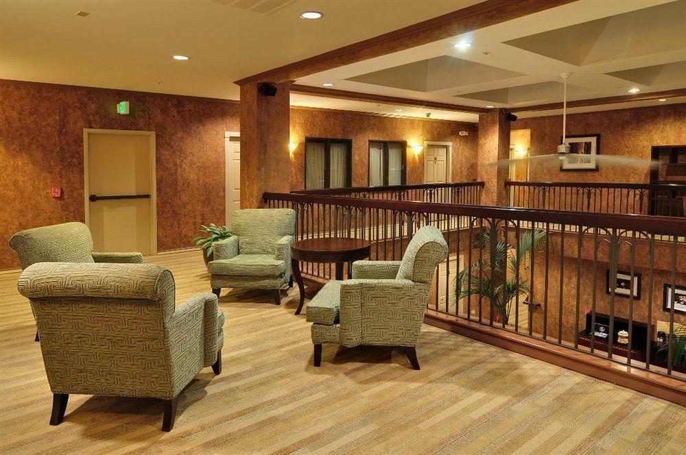 Best Western Plus Palm Court Hotel Davis Eksteriør billede