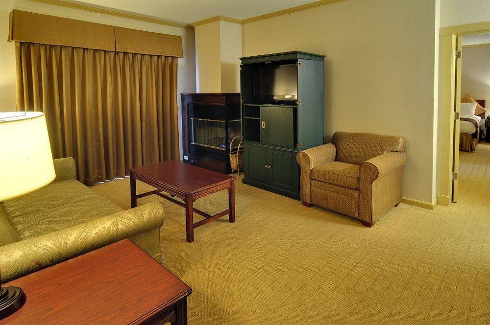 Best Western Plus Palm Court Hotel Davis Eksteriør billede