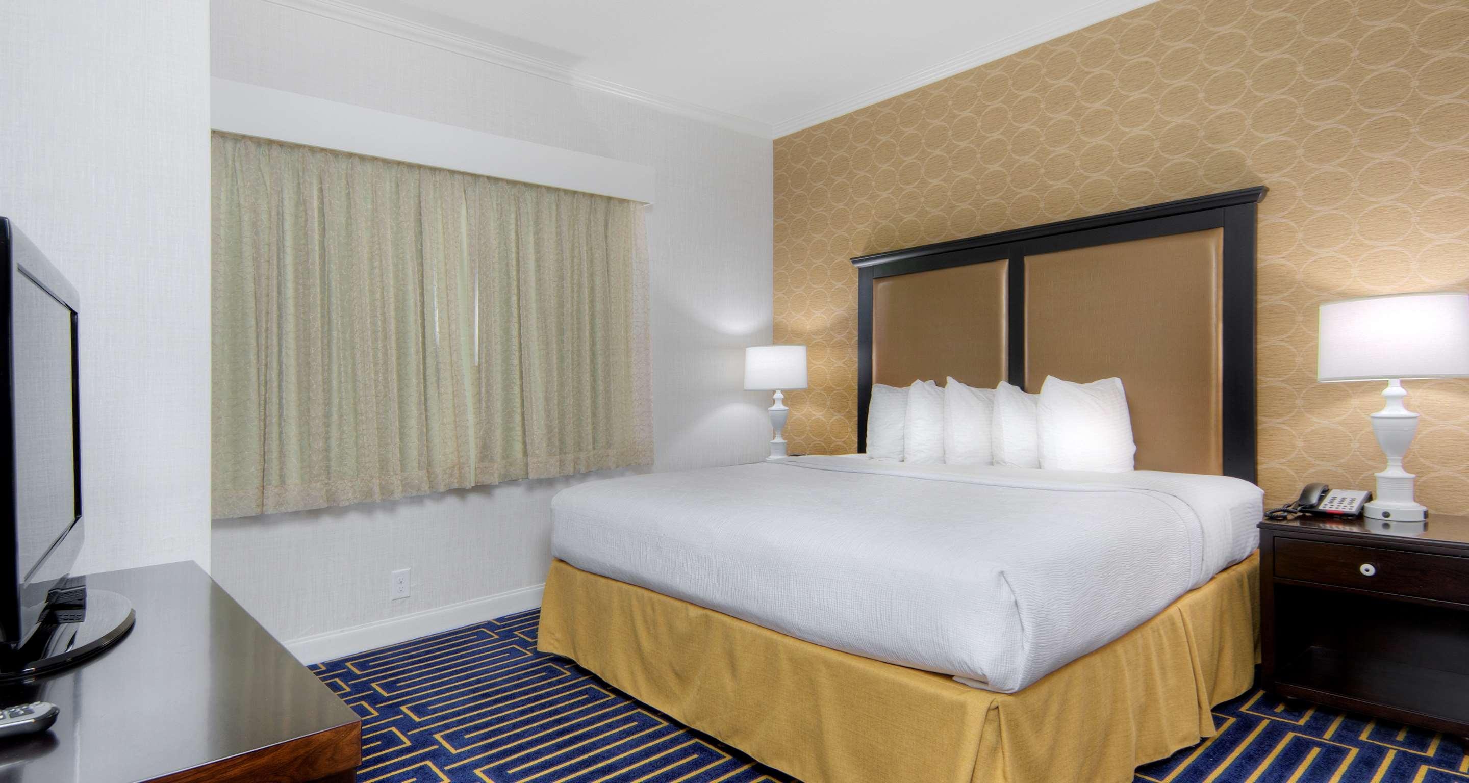 Best Western Plus Palm Court Hotel Davis Eksteriør billede