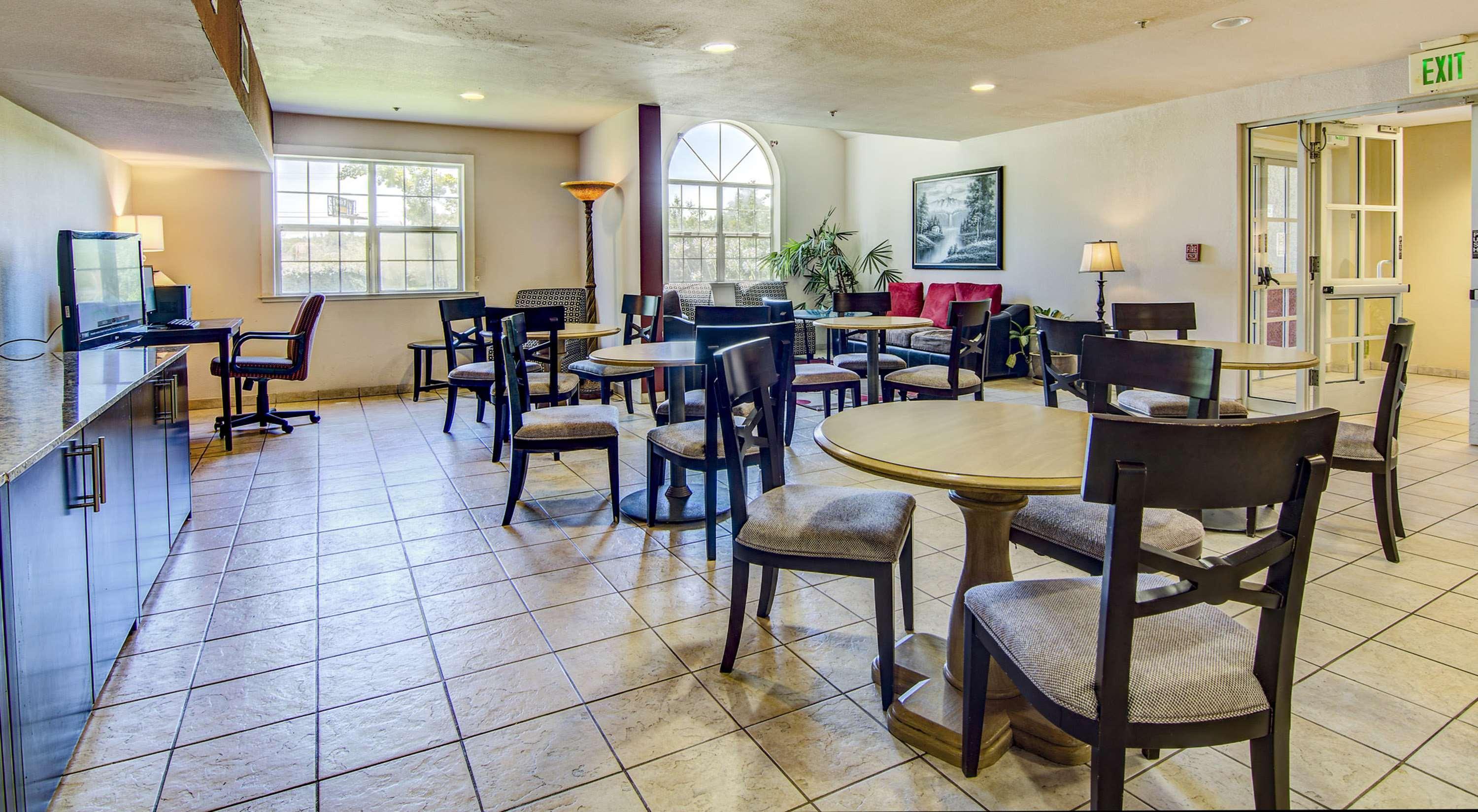 Best Western Plus Palm Court Hotel Davis Eksteriør billede