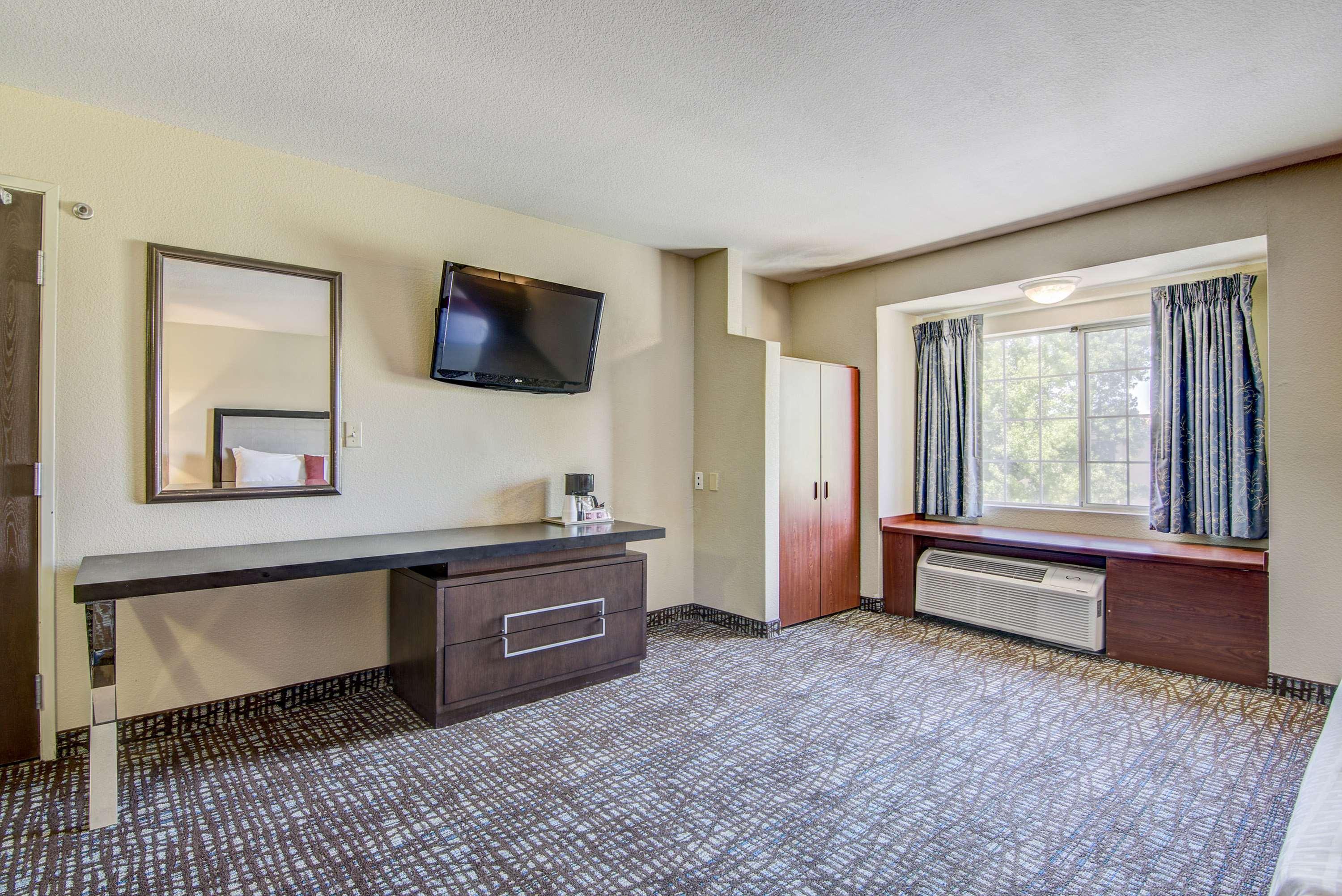 Best Western Plus Palm Court Hotel Davis Eksteriør billede