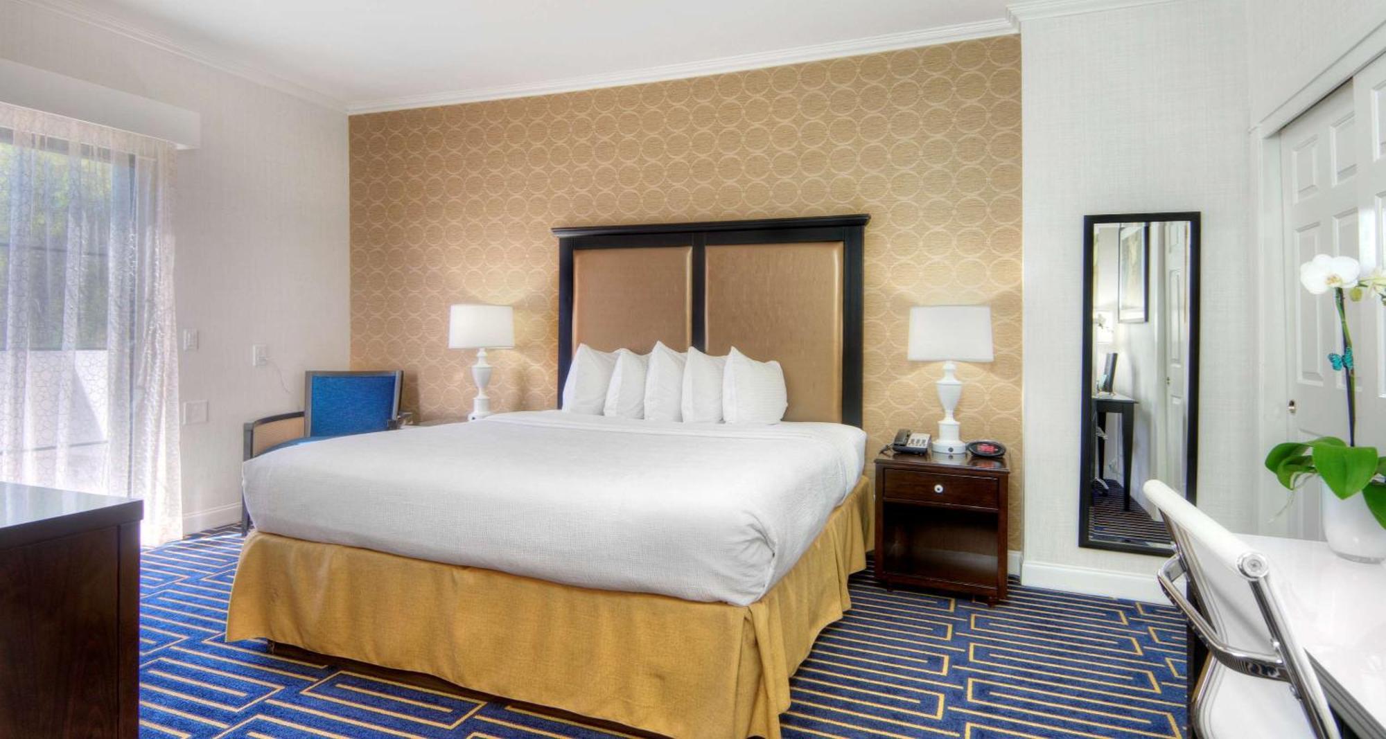 Best Western Plus Palm Court Hotel Davis Eksteriør billede