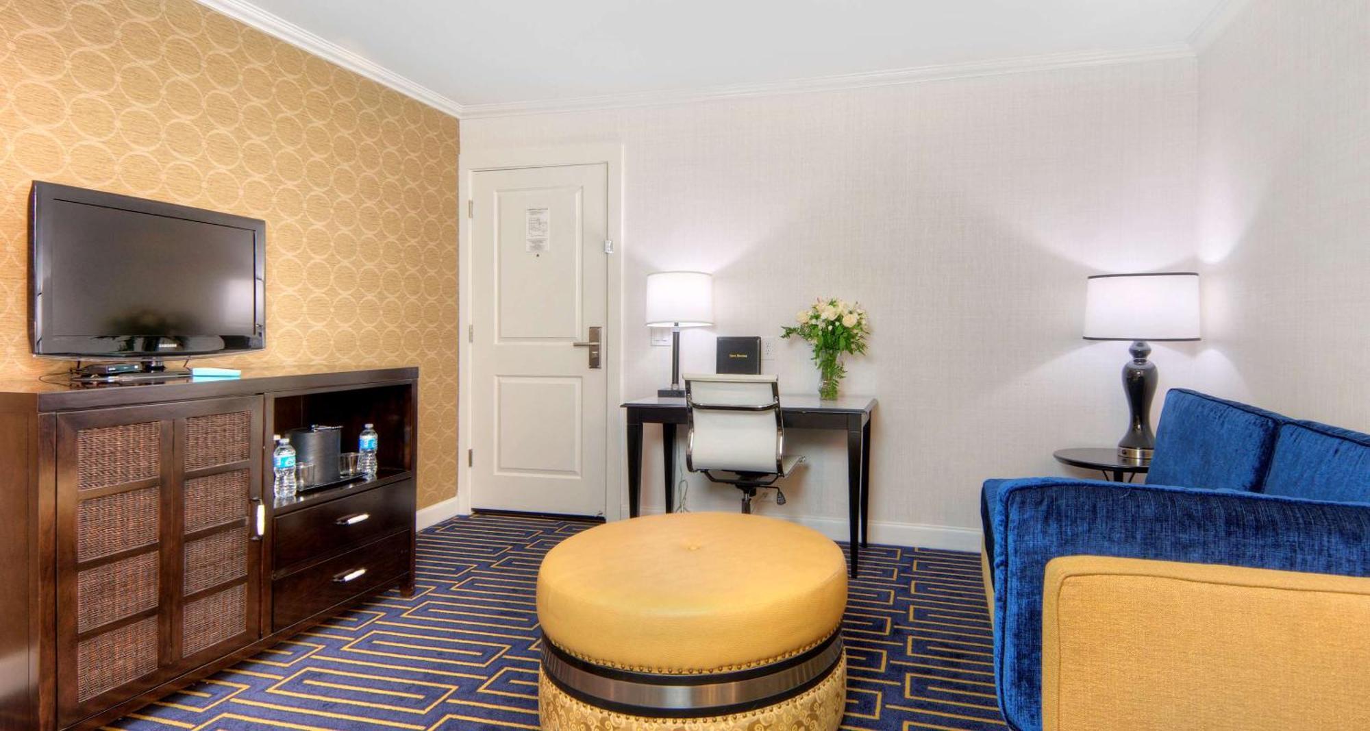 Best Western Plus Palm Court Hotel Davis Eksteriør billede