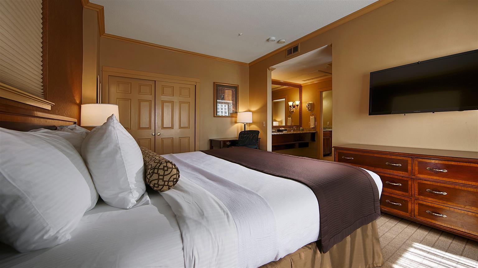 Best Western Plus Palm Court Hotel Davis Eksteriør billede