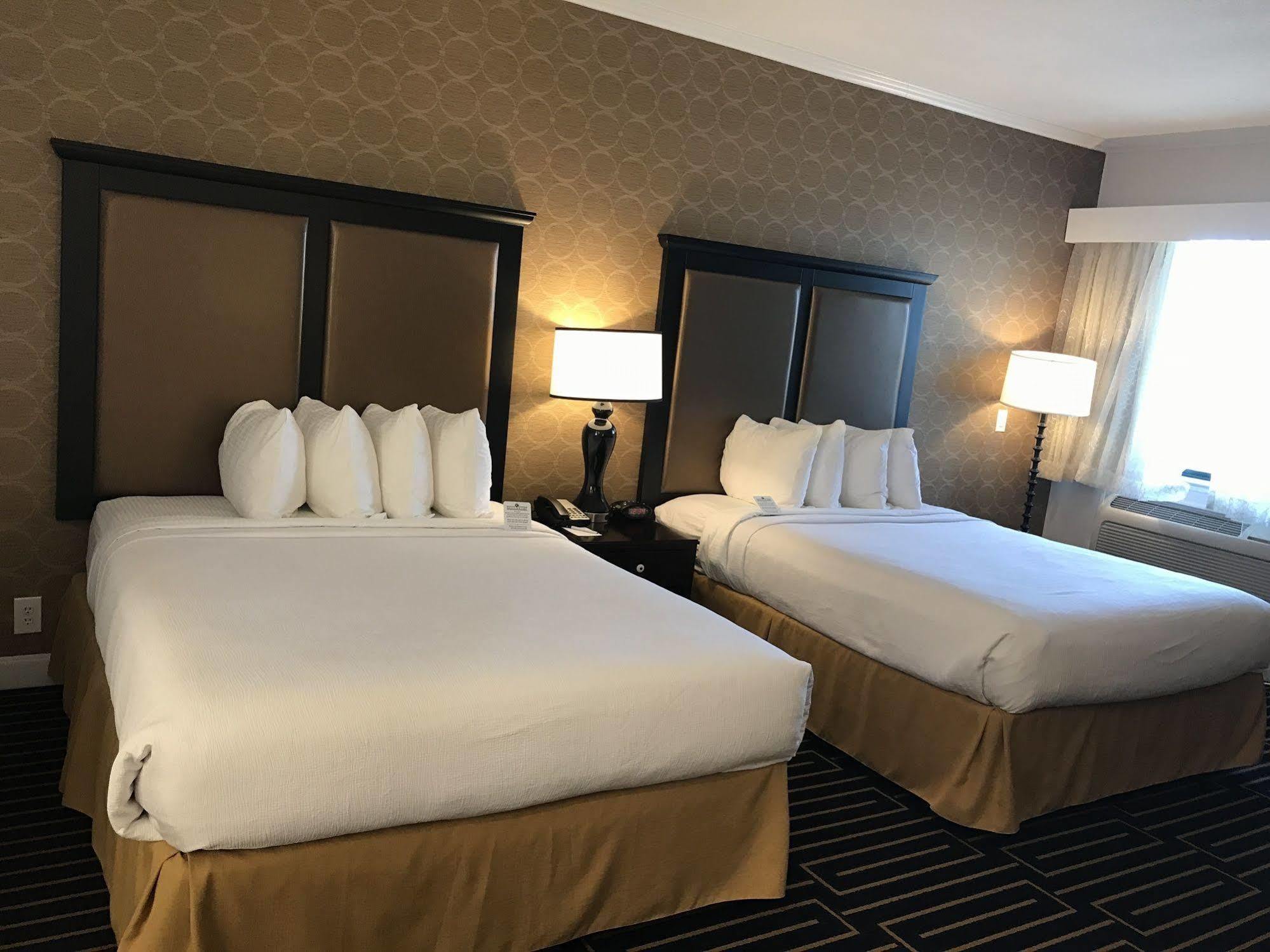 Best Western Plus Palm Court Hotel Davis Eksteriør billede