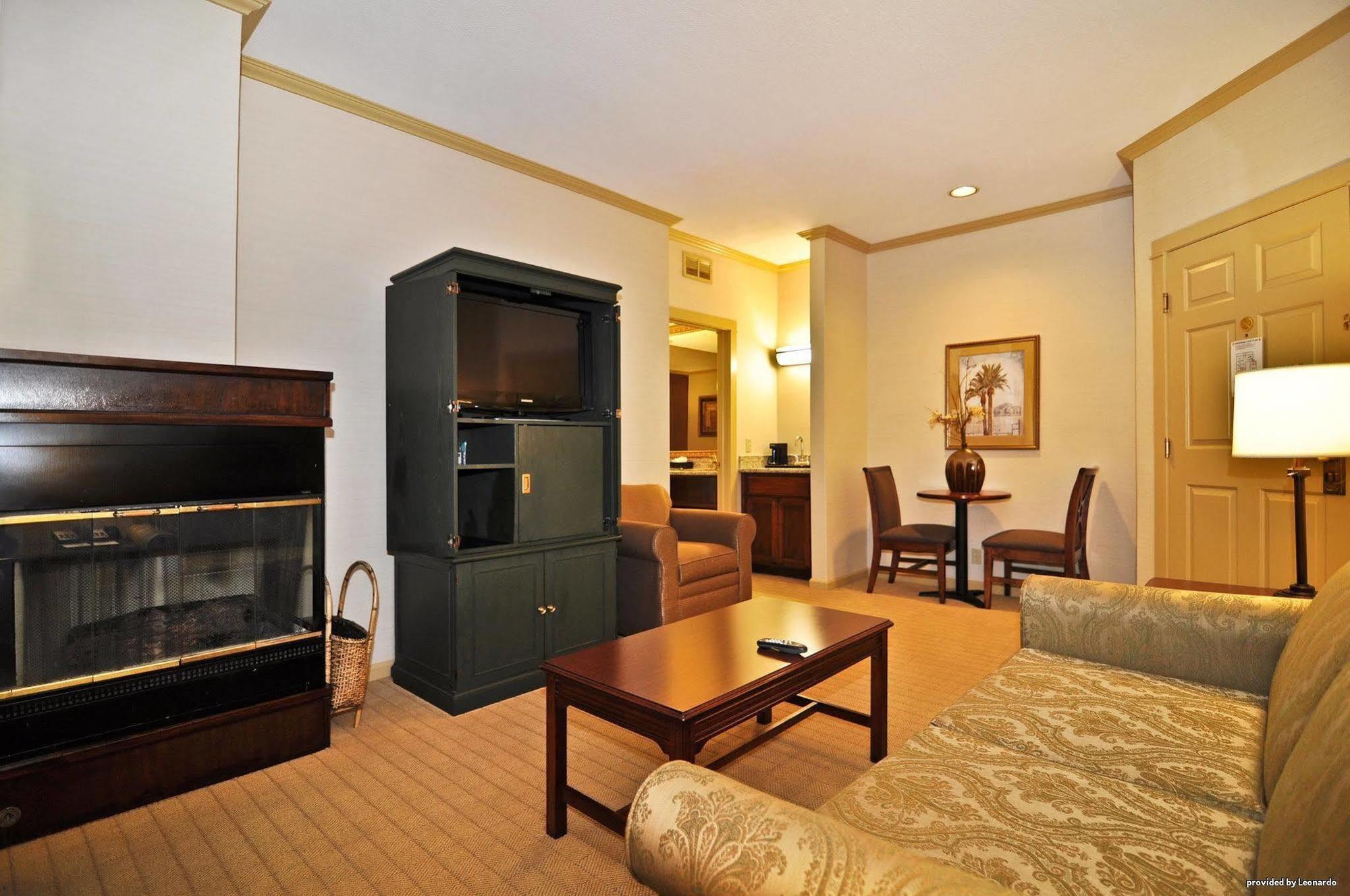 Best Western Plus Palm Court Hotel Davis Værelse billede