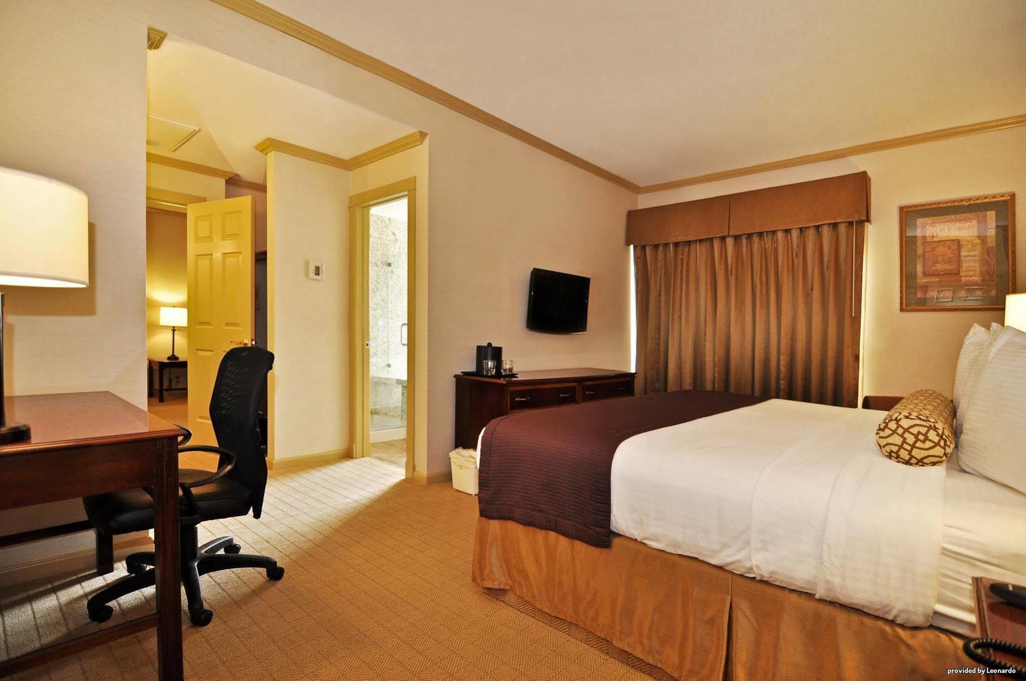 Best Western Plus Palm Court Hotel Davis Værelse billede