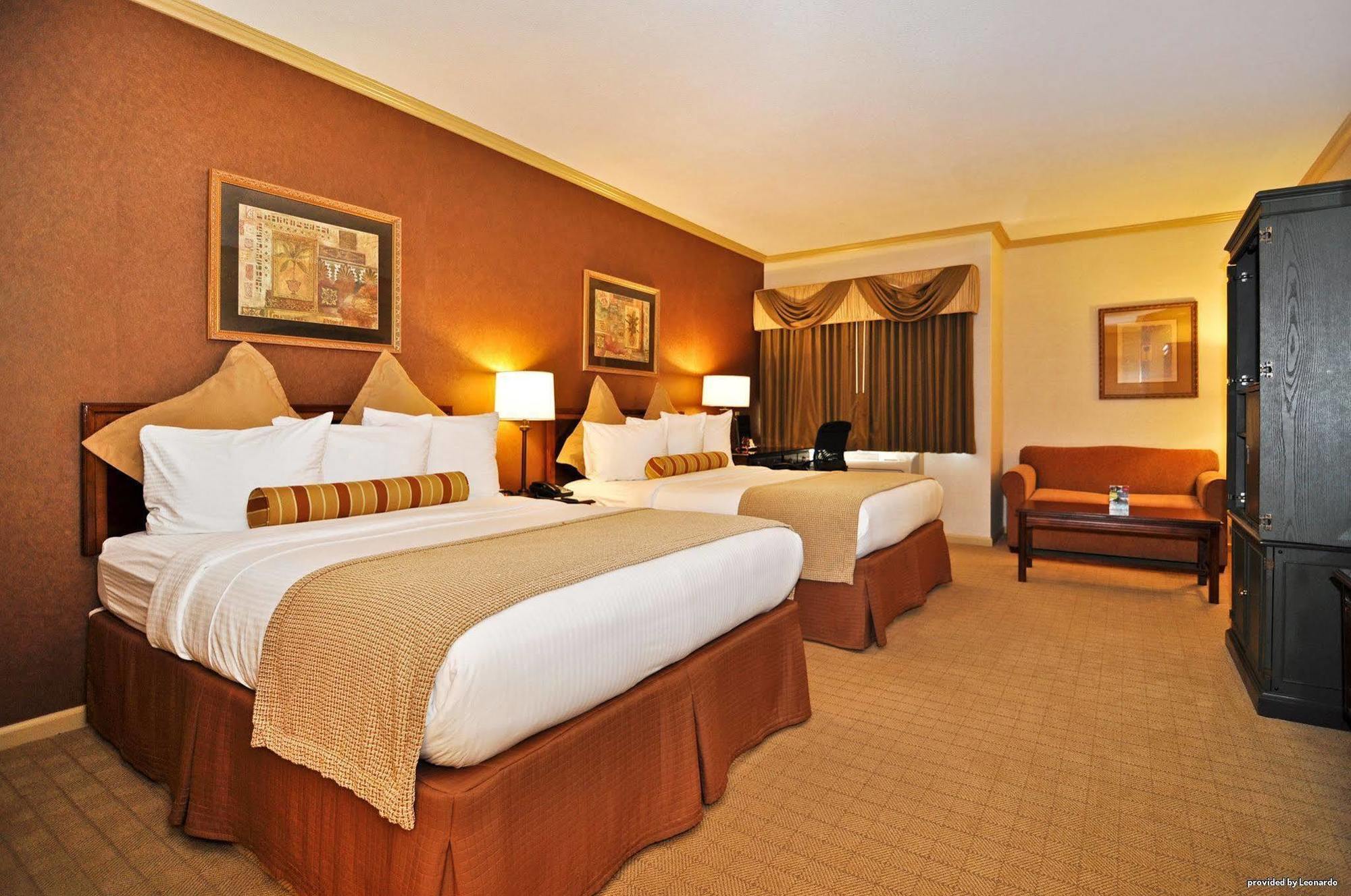 Best Western Plus Palm Court Hotel Davis Værelse billede