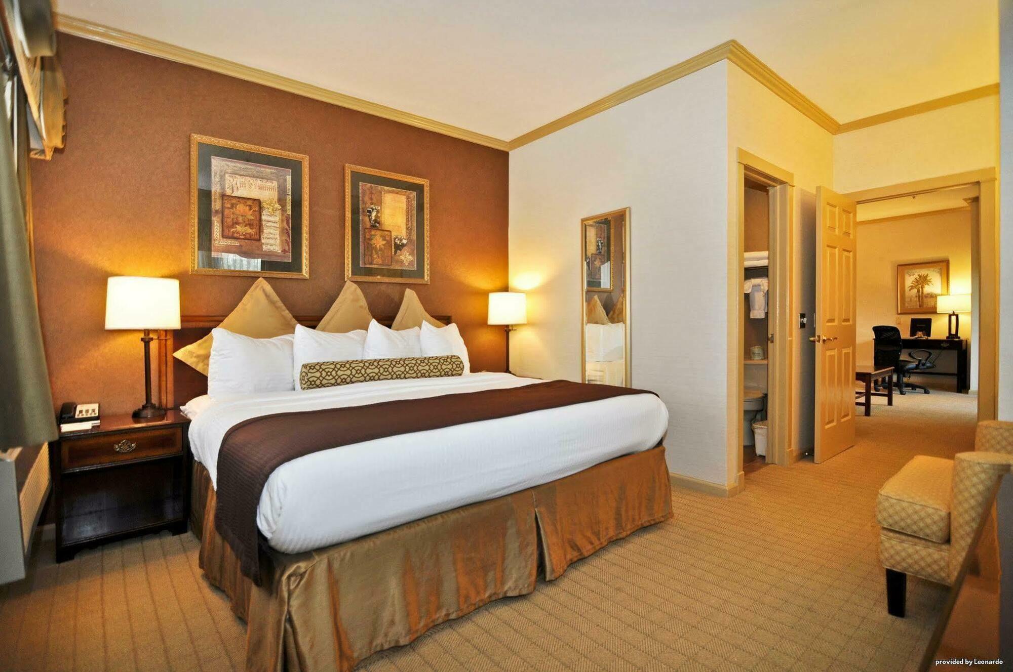 Best Western Plus Palm Court Hotel Davis Eksteriør billede