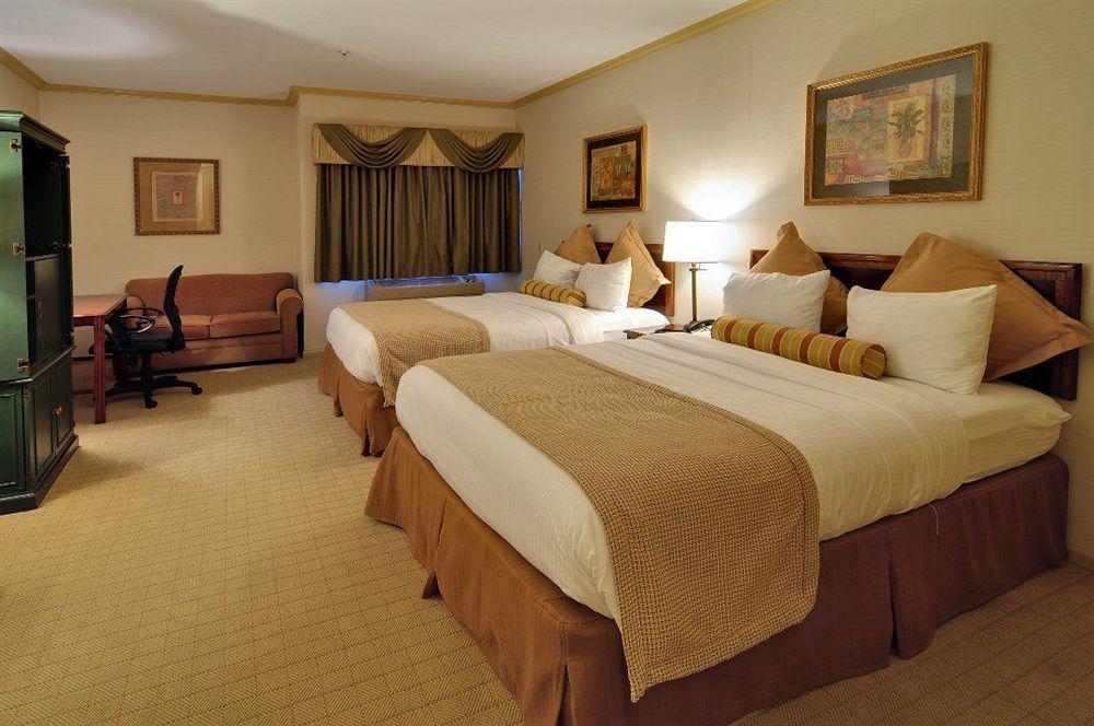 Best Western Plus Palm Court Hotel Davis Værelse billede