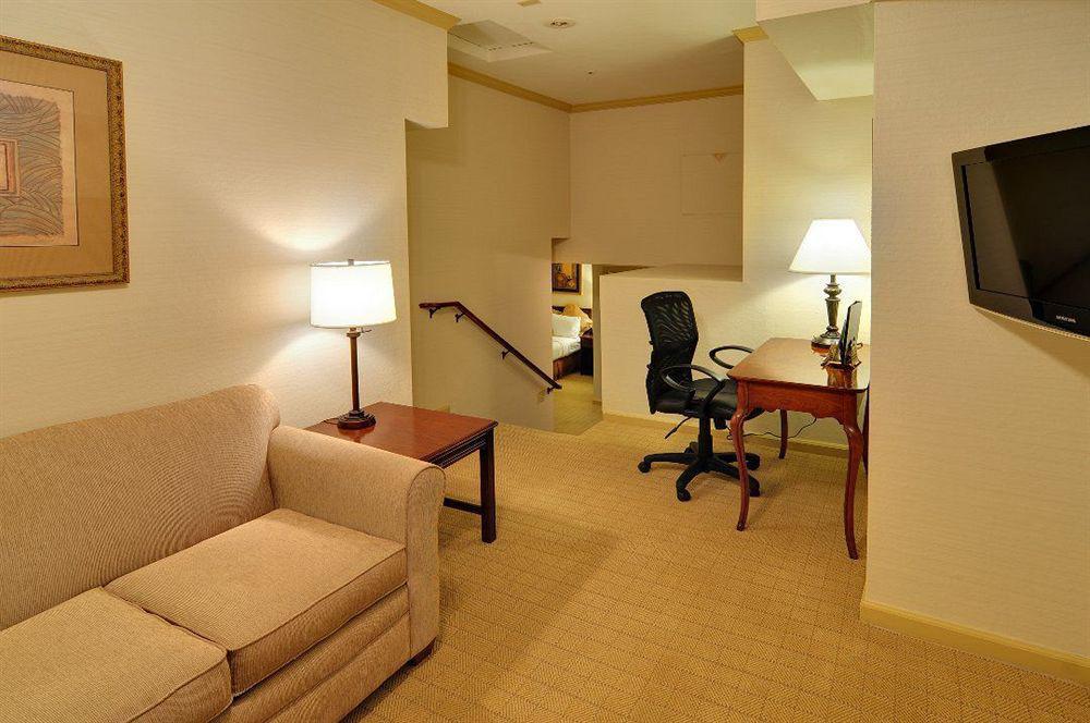 Best Western Plus Palm Court Hotel Davis Værelse billede