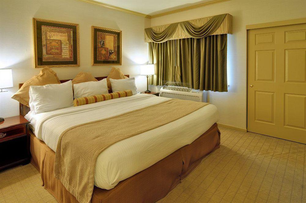 Best Western Plus Palm Court Hotel Davis Eksteriør billede